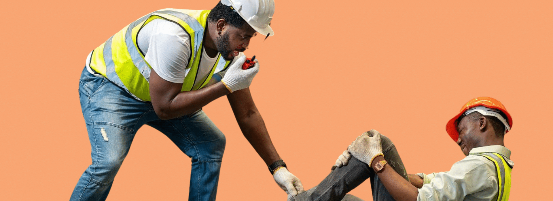 Foto de Capa: Trabalhador pede socorro por rádio depois de seu colega sofrer acidente de trabalho