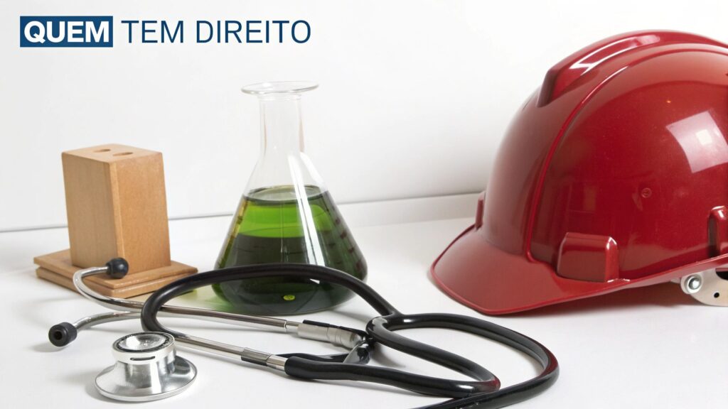 Stetoscópio, frasco de laboratório, capacete de segurança e bloco de madeira, simbolizando diferentes profissões.
