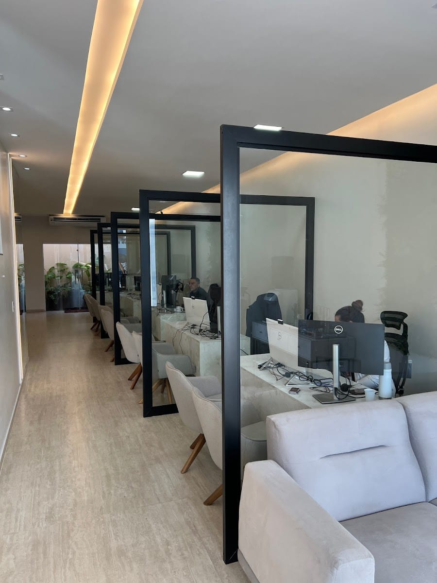 Estações de trabalho do escritório Sousa Advogados em Ananindeua