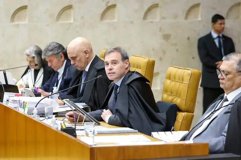 Imagem ilustrativa sobre STF derruba idade mínima e brasileiros poderão se aposentar pelo INSS antes dos 60 anos